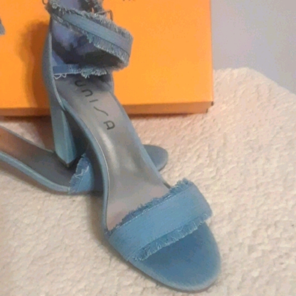 (Sold) Unisa Sandals - Picture 2 of 5